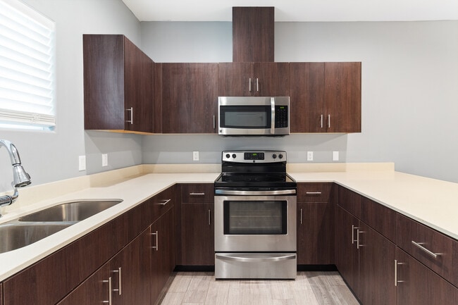 Kitchen - 1720 W Taft St