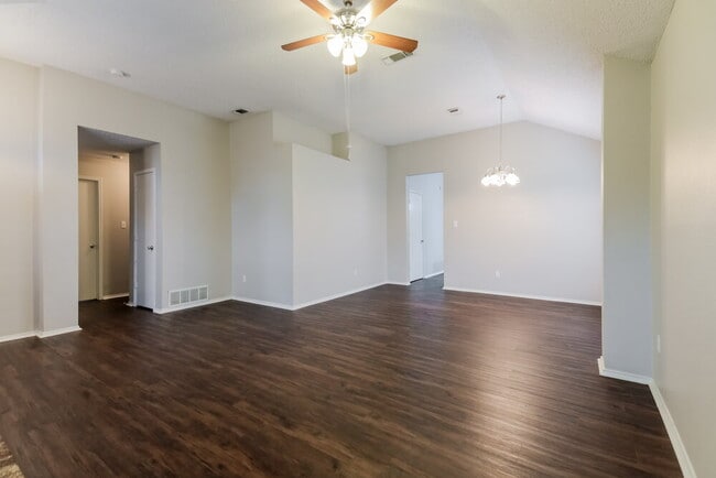 Building Photo - 2824 Bent Brook Dr