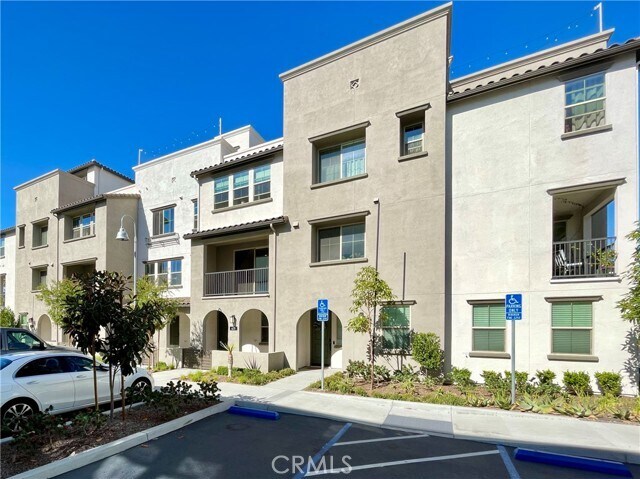 Building Photo - 635 S Motif St