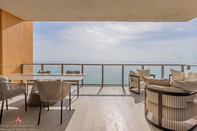 Building Photo - 17749 Collins Ave