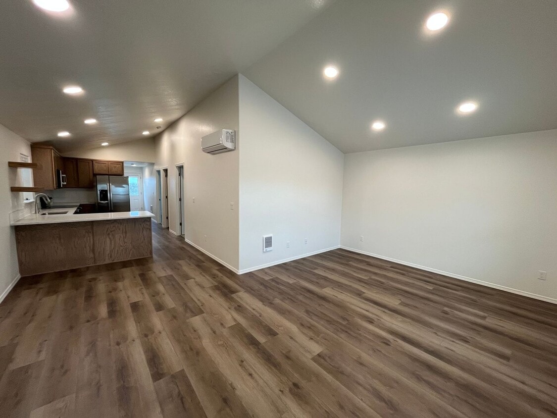 Building Photo - Single Level Home in New SunRidge Community