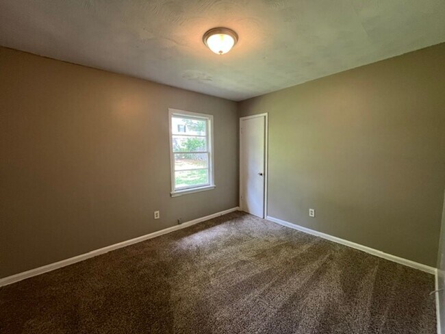 Building Photo - Renovated 4 Bedroom 1 Bath Home for Rent!