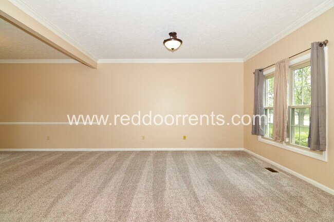Foto del edificio - Coming Soon! A SINGLE-FAMILY HOME SITUATED DOWN THE STREET
