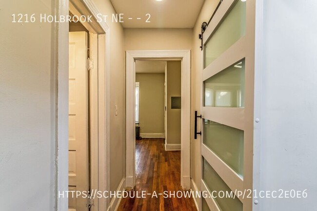 Foto del edificio - Renovated Apartment steps away from H St