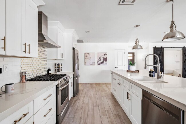 Building Photo - 3038 N 81st Pl
