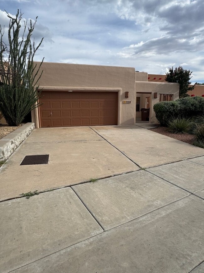 Building Photo - 2224 Santa Ana