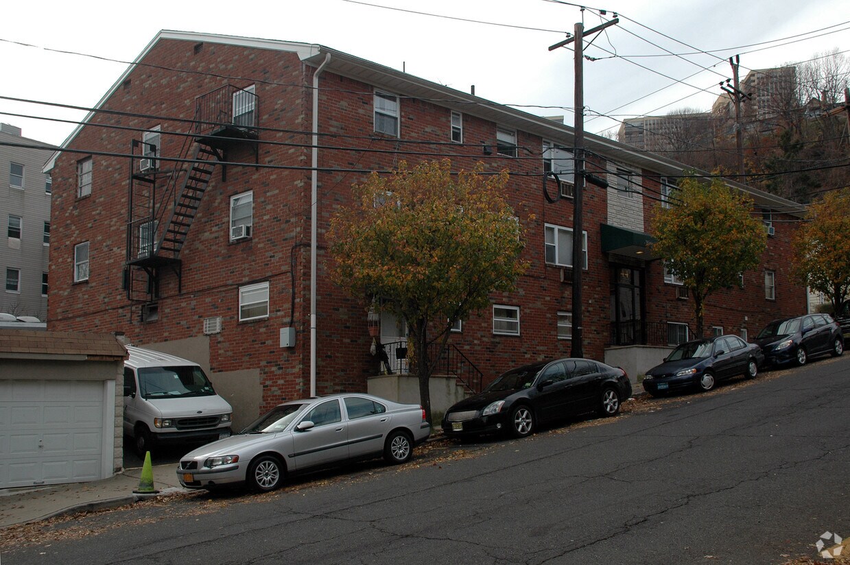 Foto del edificio - 44 Dempsey Ave