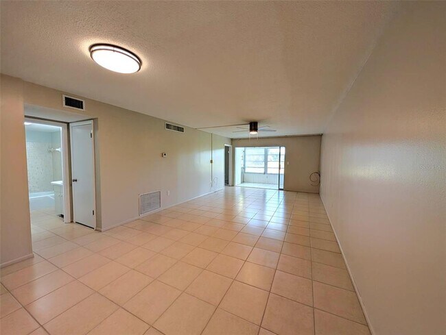 Foto del edificio - 3463 Bee Ridge Rd
