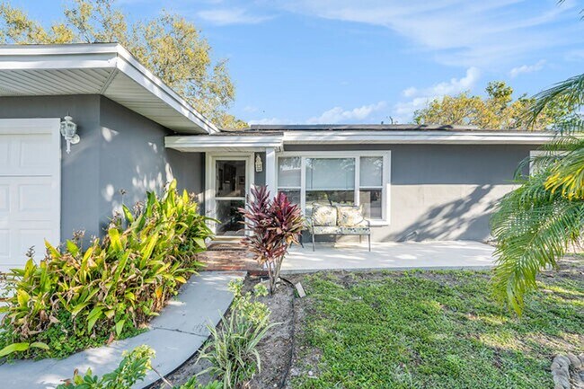 Foto del edificio - Single Family Home in Sunny Park Groves