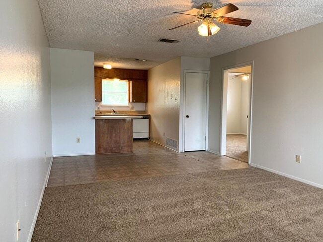 Building Photo - 907 N 7th St