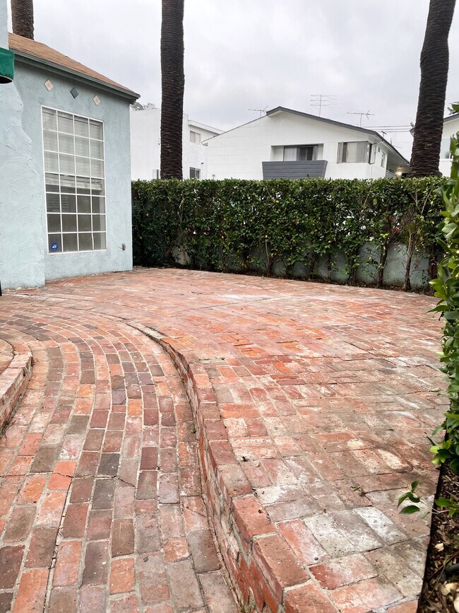 Foto del edificio - 861 N Alta Vista Blvd