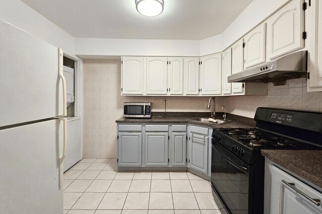 Building Photo - 41 ALAN Ter