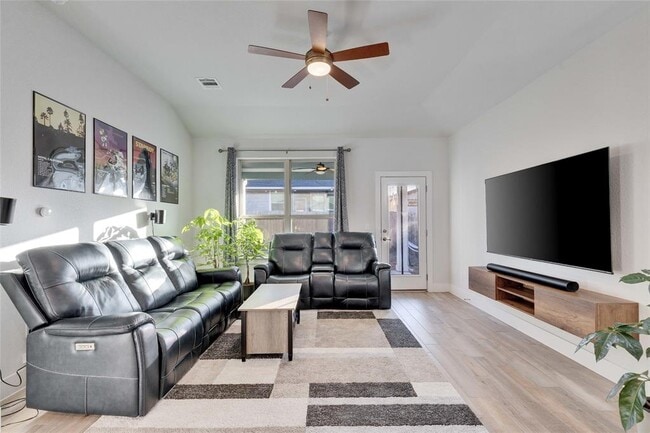 Foto del edificio - 8607 Cottage Rose Dr