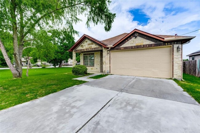 Building Photo - 3805 Shelby Cir