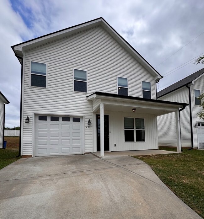 Foto del edificio - Modern Living Near Swamp Rabbit Trail | Travelers Rest, SC