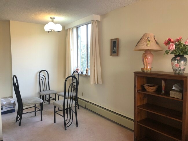 Building Photo - 2016 Fullerton Av