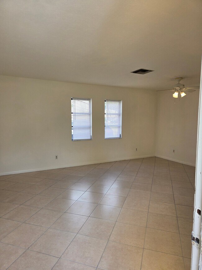 Foto del edificio - 1214 SE 8th St