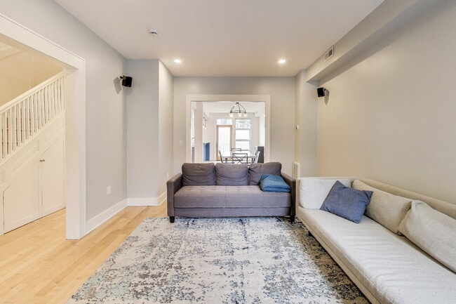 Photo - 646 Keefer Pl NW Apartment