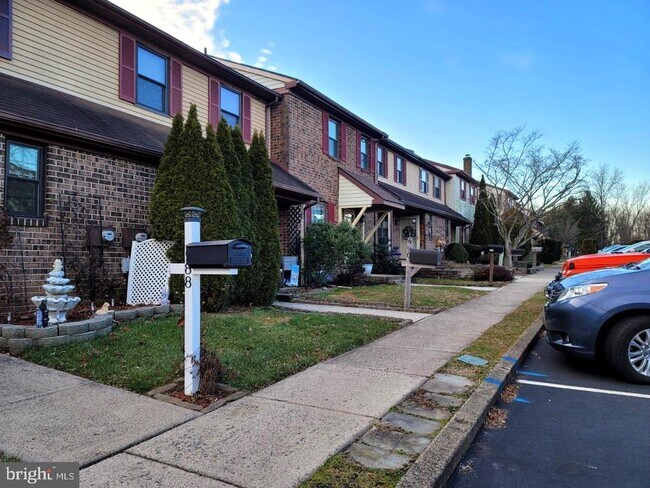 Building Photo - 986 Gates Pl