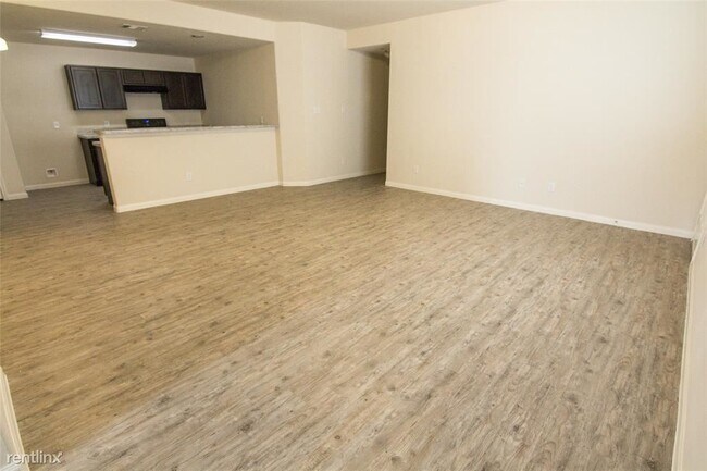 Building Photo - 3 br, 2.5 bath House - 2008 Oakwood Forest Dr