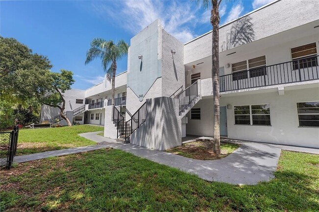 Foto del edificio - 1925 Madison St