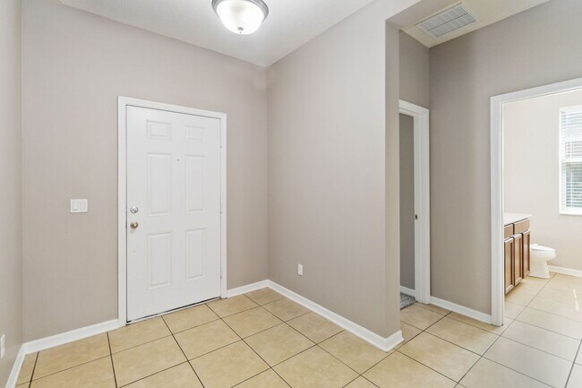 Building Photo - Beautiful 4/2 with 2 Car Garage For Rent L...