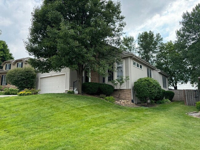 Foto del edificio - Elkhorn Home For Rent In Quiet Neighborhood