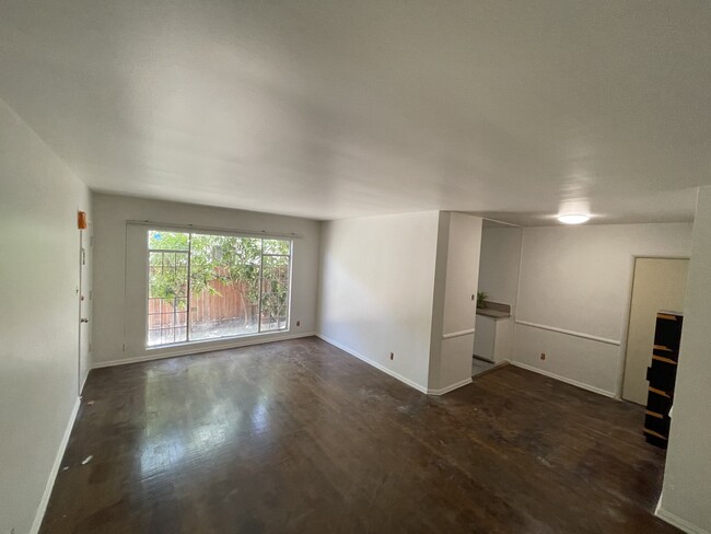 Building Photo - 8519 Cashio St