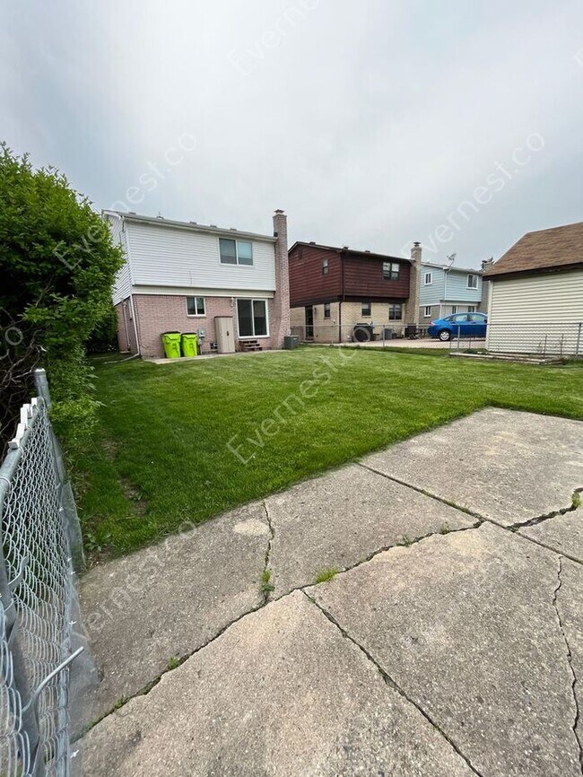 Foto del edificio - Charming 3 bedroom in Madison Heights / Pe...