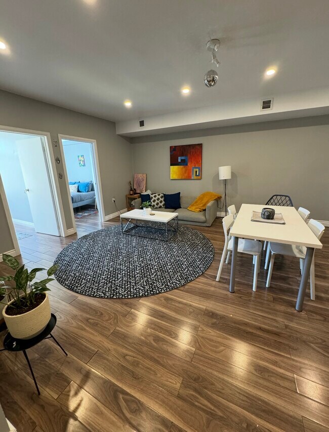 Photo du bâtiment - 828 Dundas St W