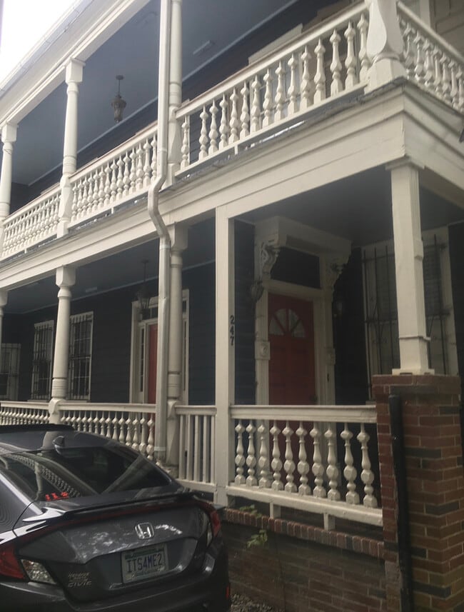 Building Photo - 247 Coming St