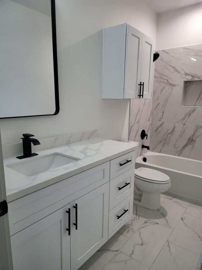 Foto del edificio - 4618 Davenport St