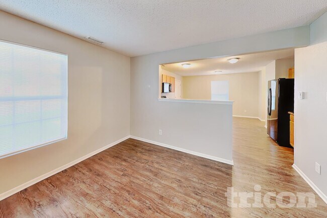 Foto del edificio - 678 Runnymede Ct