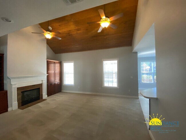 Building Photo - Stunning 4 Bedroom Home in Bahia Vista!