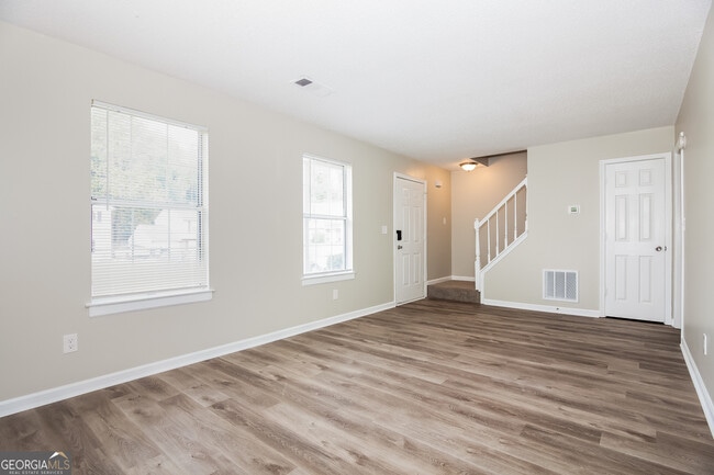 Foto del edificio - 5454 Northcut Dr