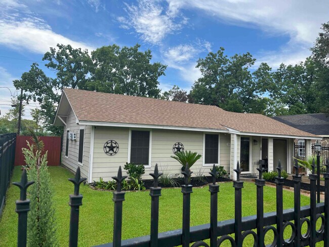 Building Photo - 1522 Demaree Ln