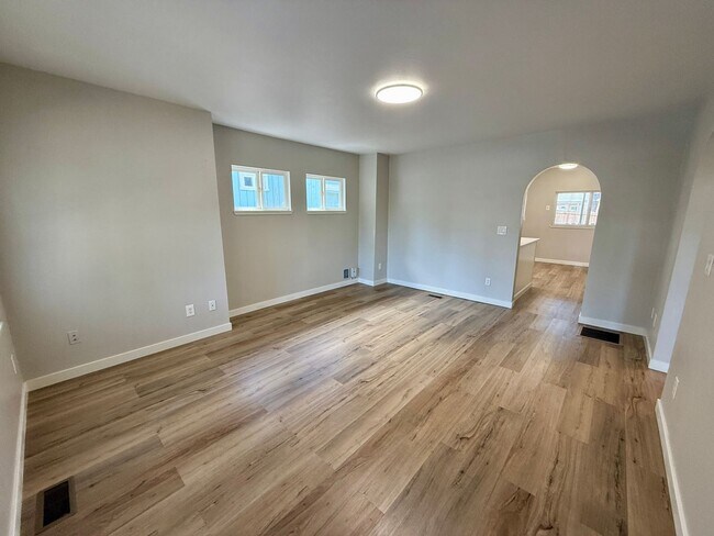 Foto del edificio - Charming Renovated Cottage with Spacious Y...