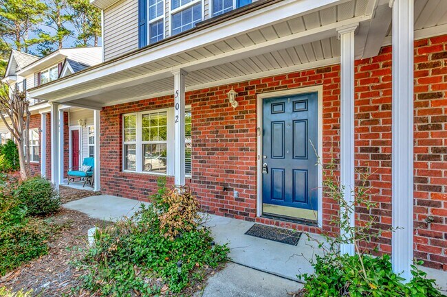 Building Photo - Townhouse available in Summer Wood!
