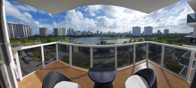 Foto del edificio - 3625 N Country Club Dr