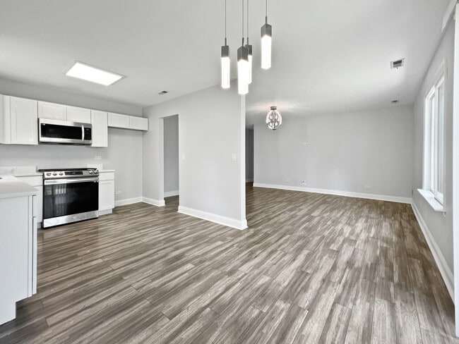 Building Photo - 24W500 Seabrook Ct