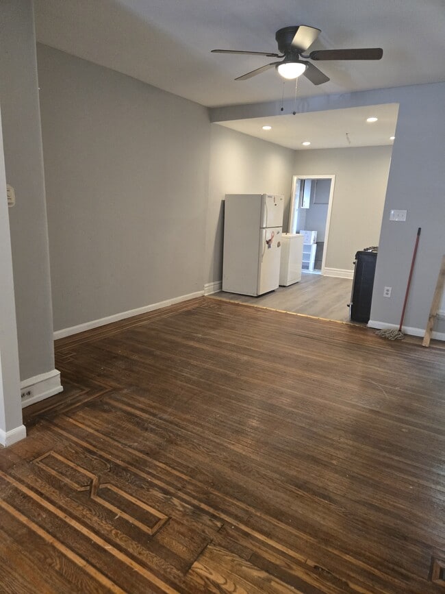 Building Photo - 1049 S 54th St