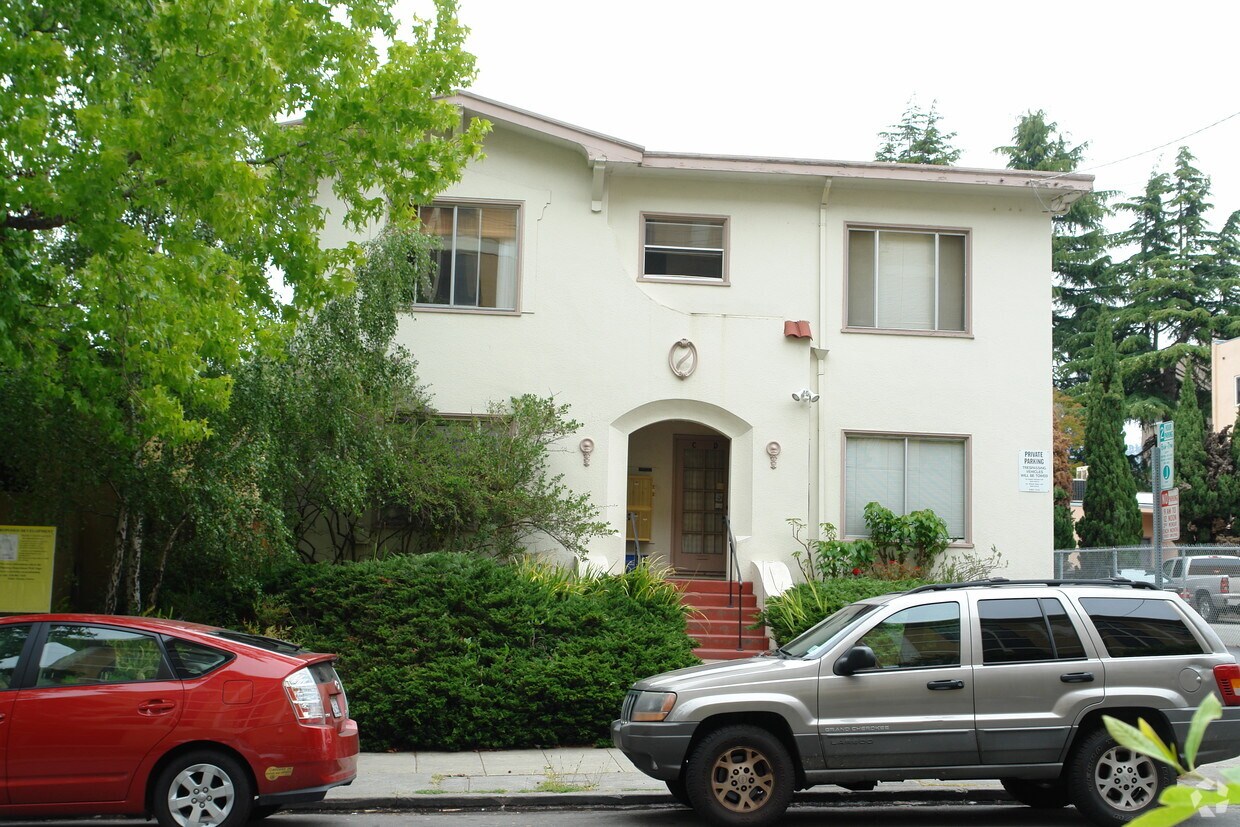 Building Photo - 2339 Oregon St