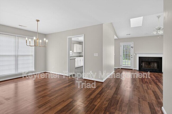 Foto del edificio - 701 Ashcroft Rd