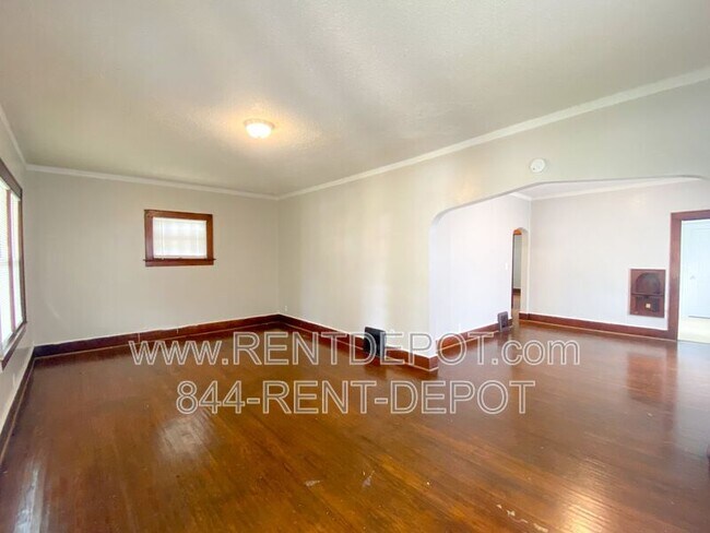 Building Photo - 741 E. Riverside Dr