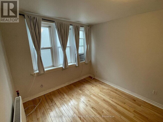Photo du bâtiment - 1454-1454 Yonge St