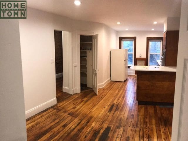 Primary Photo - 470 45th St
