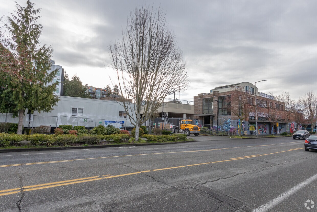 The Hemlock Apartments 8704 Greenwood Ave N Seattle, WA