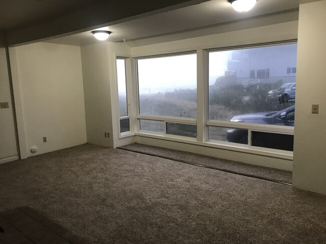 Foto del edificio - 3425 NW Jetty Ave
