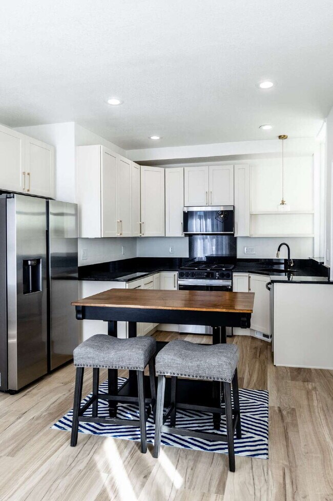 Foto del edificio - "COMING SOON" Stunning Remodeled Patio Hom...