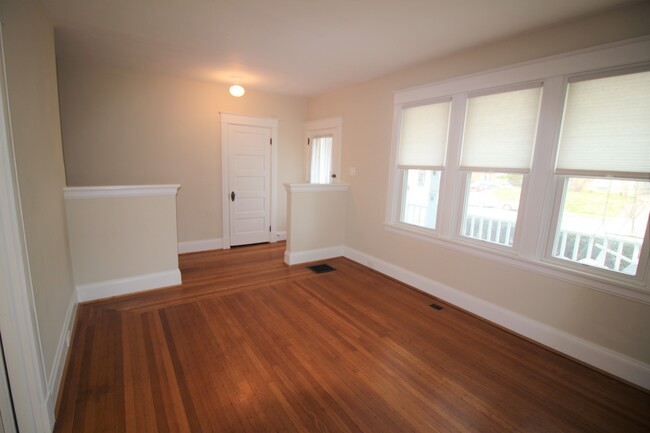 Building Photo - 2853 Observatory Ave